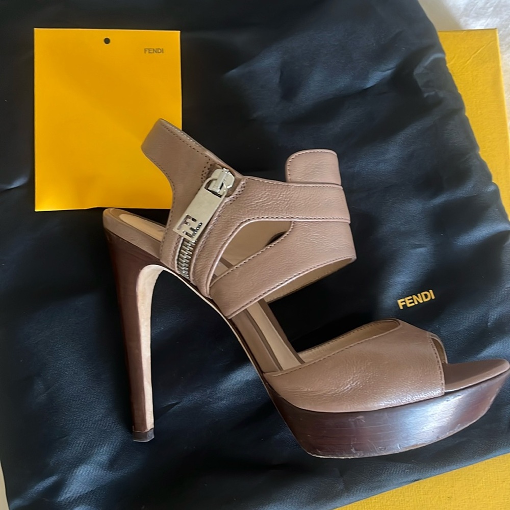 FENDI Sandalo Montone Semilucido Platform Sandals